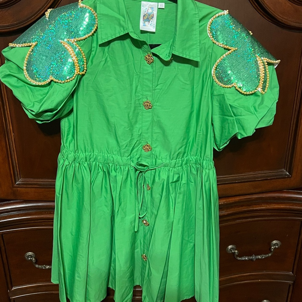 QUEEN OF SPARKLES Green Button-Front Dress with Sequin Shamrock Shoulder Accents - Picture 6 of 9